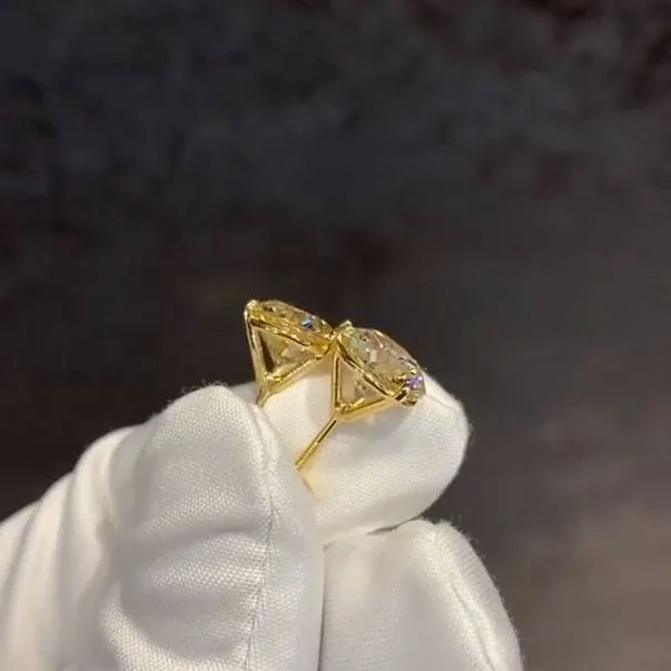 2 CT Diamond Stud Earring