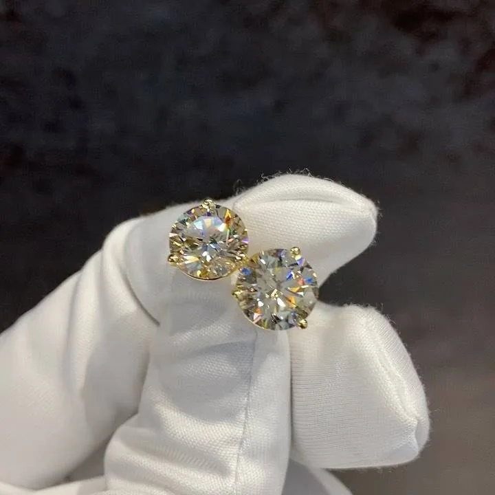 2 CT Diamond Stud Earring