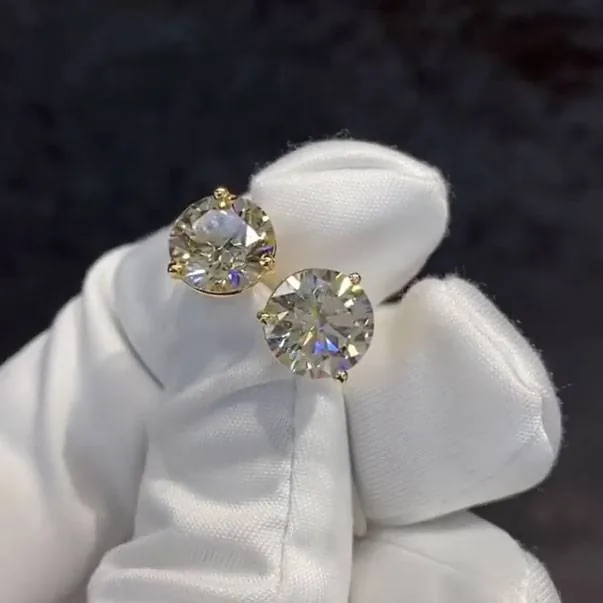 2 CT Diamond Stud Earring