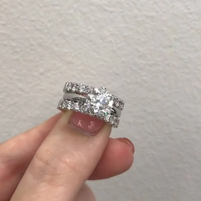 Handmade 2CT Round Brilliant Diamond Solitaire Ring with 2pcs Half Wedding Bands